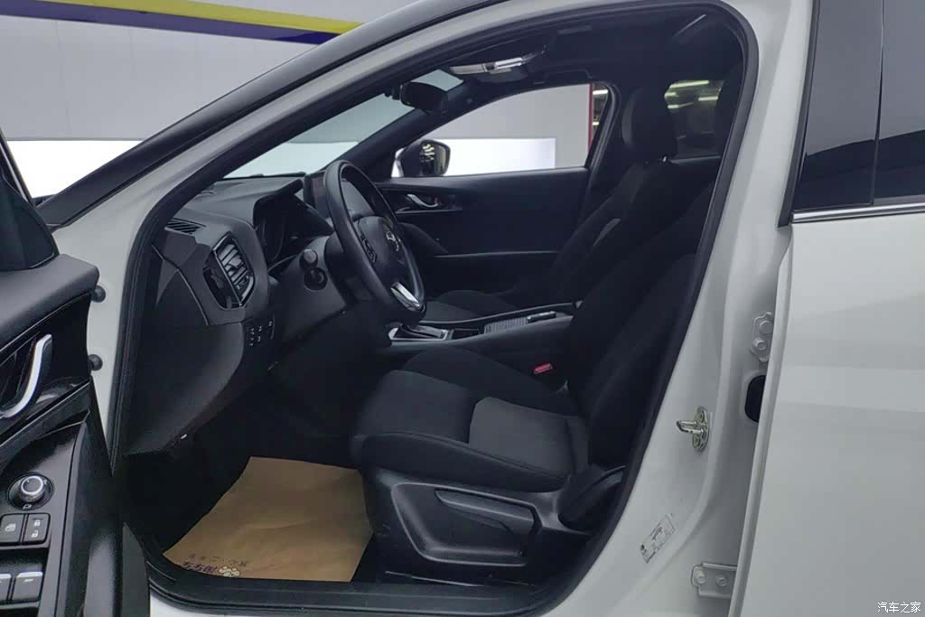 Mazda CX-4, 2023 9