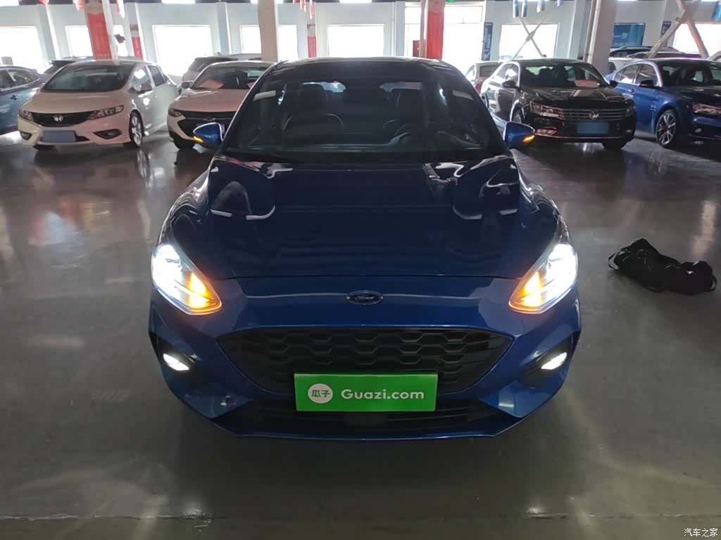 Ford Focus, 2022 3