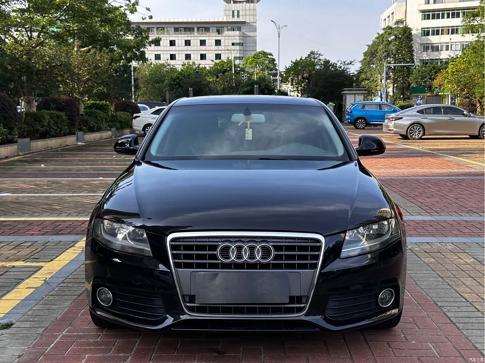 Audi A4L, 2011 1