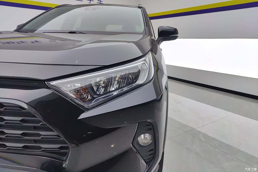 Toyota RAV4, 2022 все фото