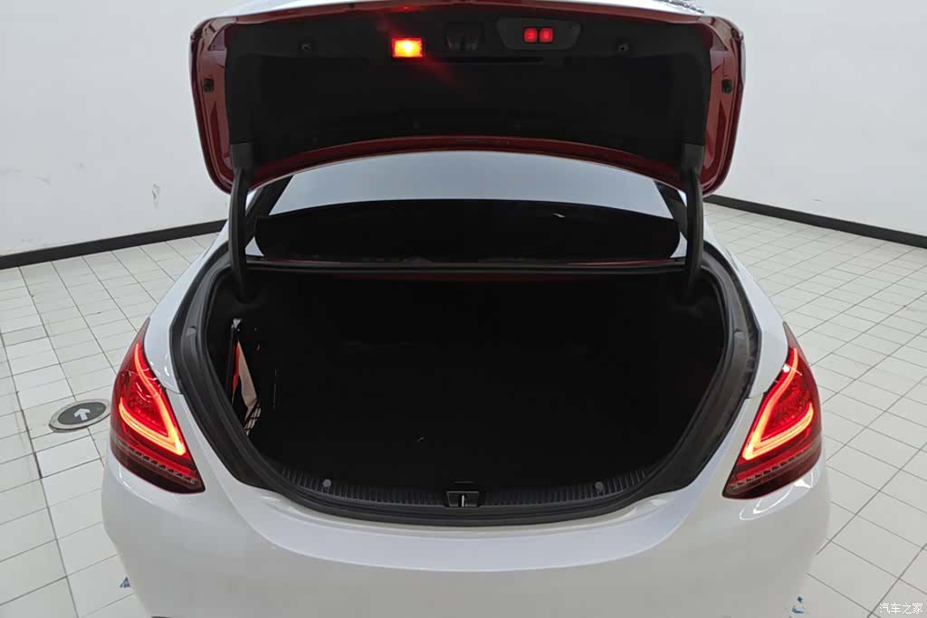 Mercedes-Benz C-Class, 2020 4