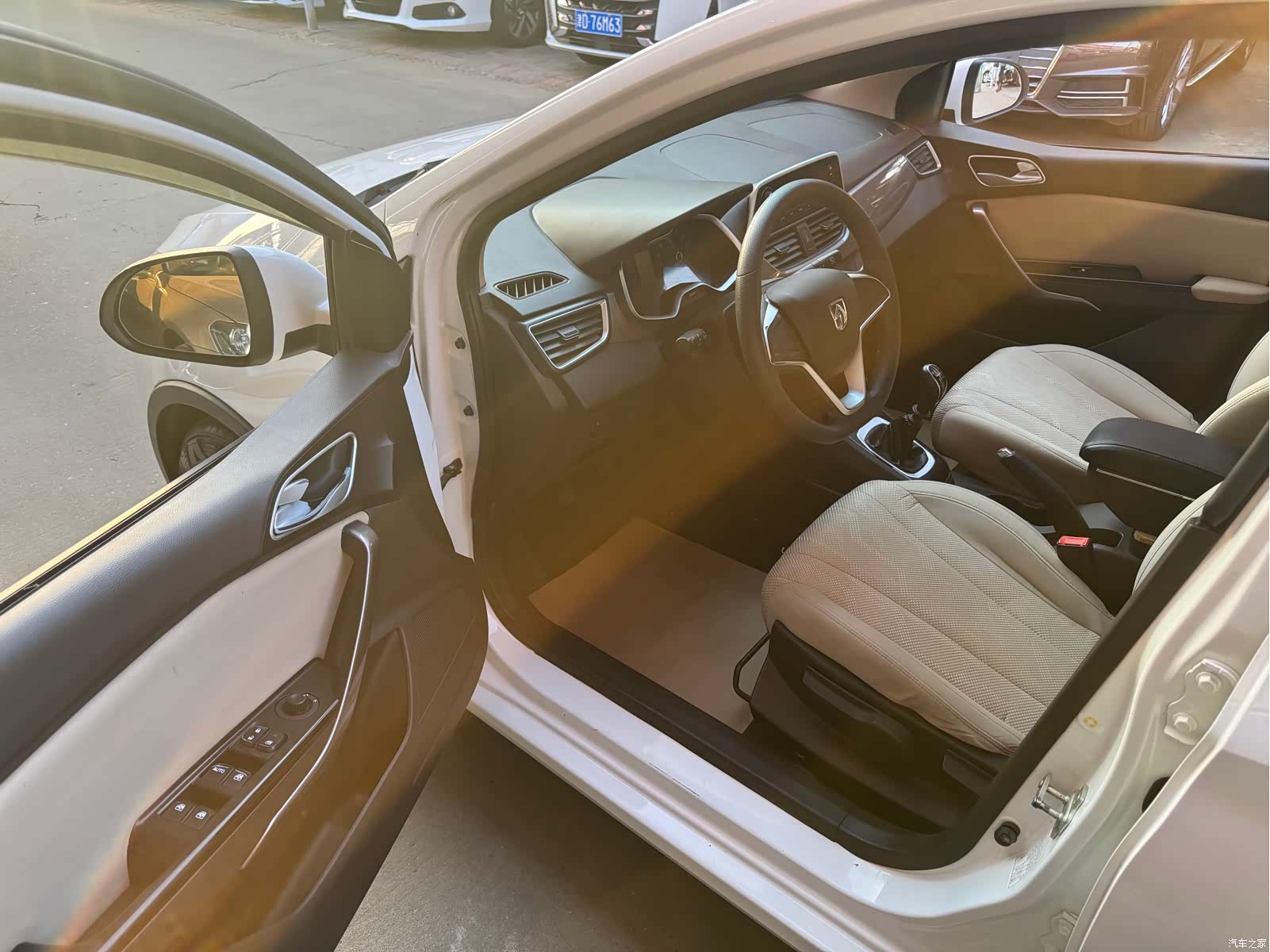 Wuling 310W, 2018 6