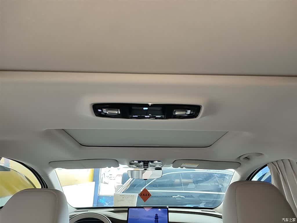 Roewe iMAX8, 2025 18