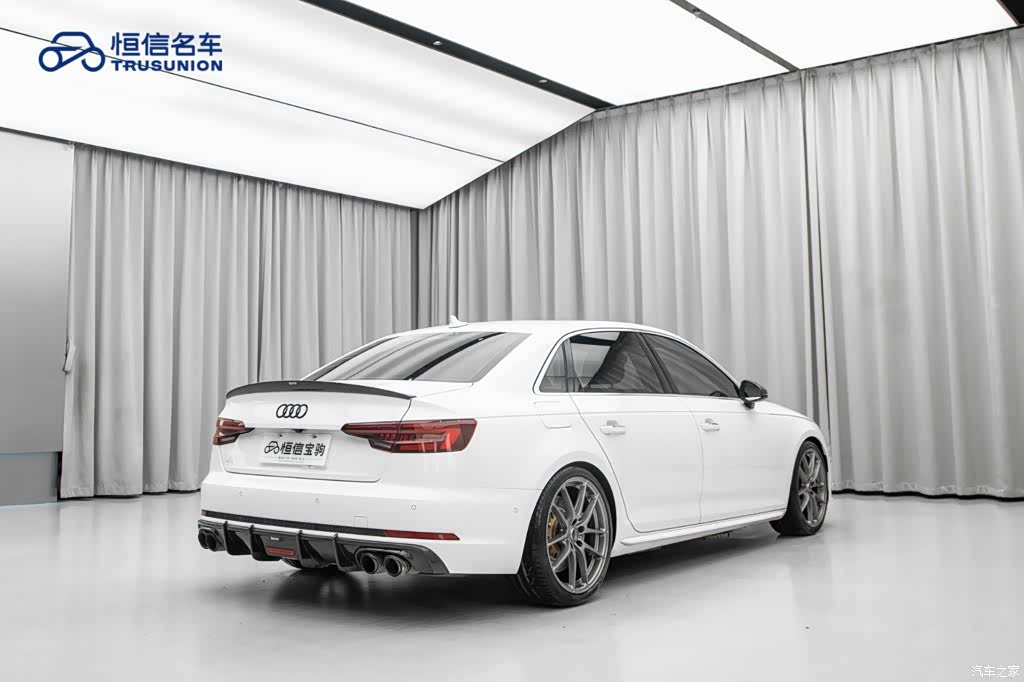 Audi A4L, 2020 все фото
