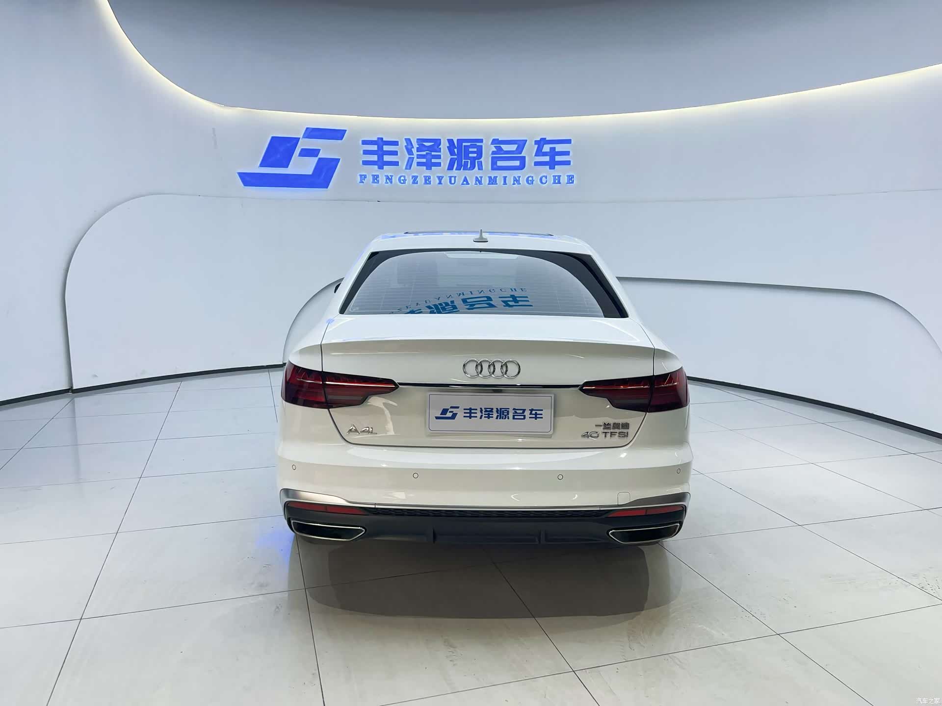 Audi A4L, 2022 все фото
