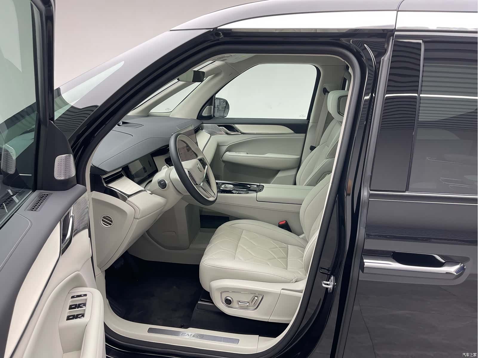 Volvo EM90, 2024 16