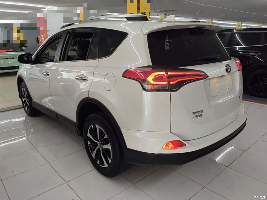 Toyota RAV4, 2018 все фото