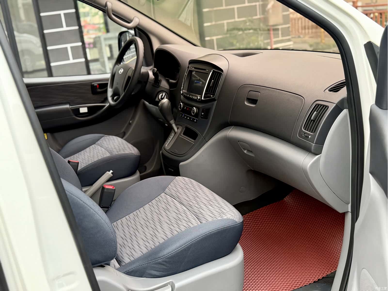 Hyundai H-1, 2016 16