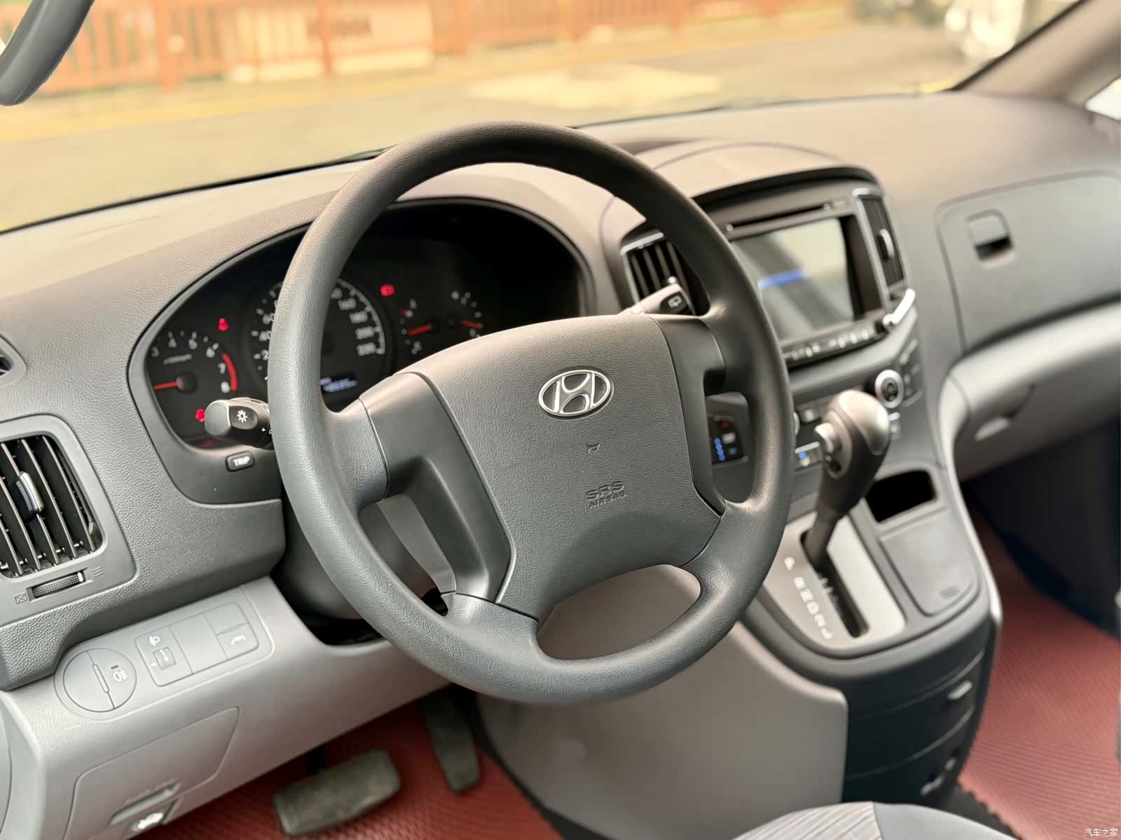 Hyundai H-1, 2016 11