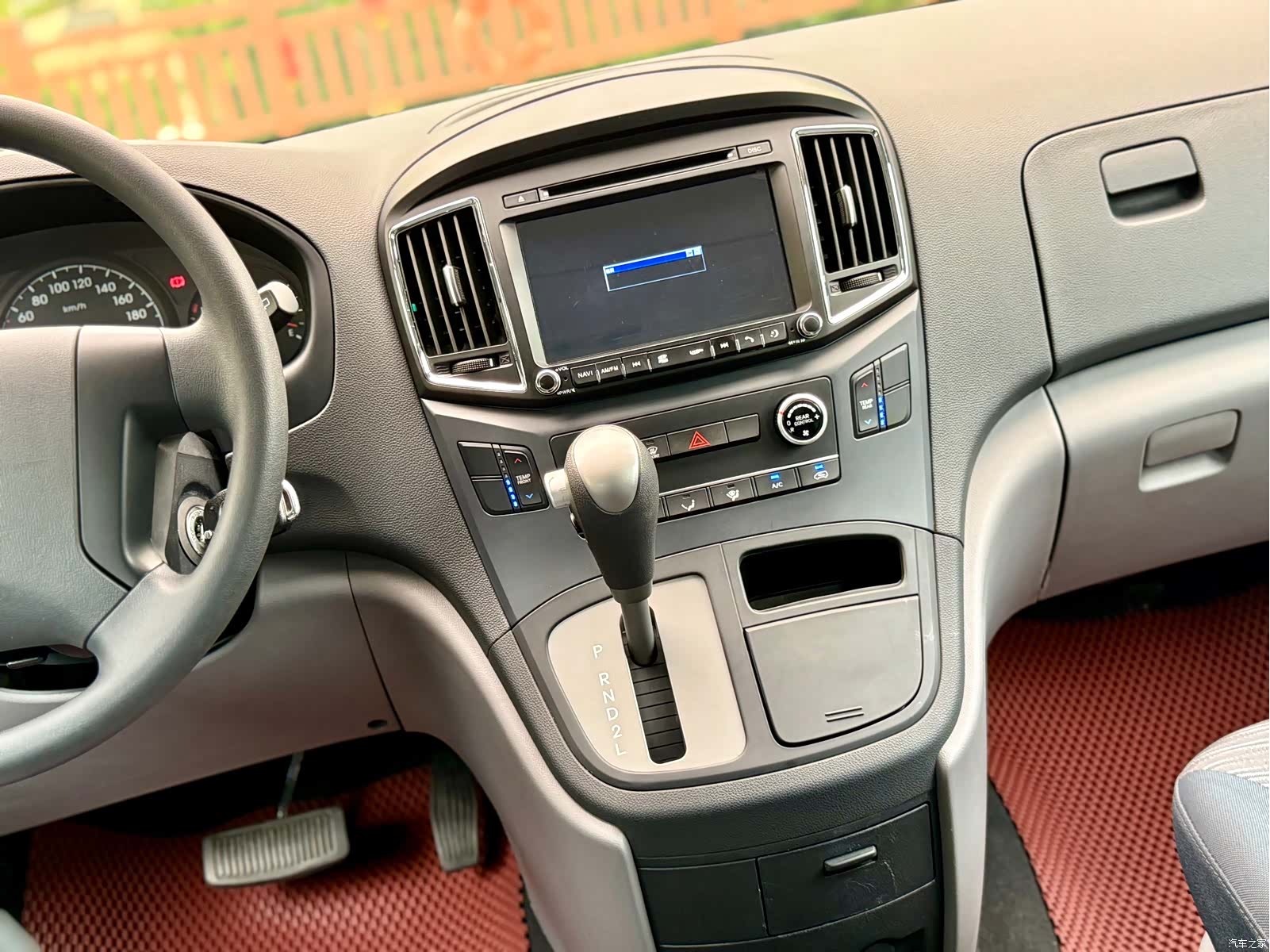 Hyundai H-1, 2016 19