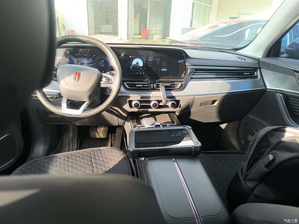 Hongqi HS5, 2023 10