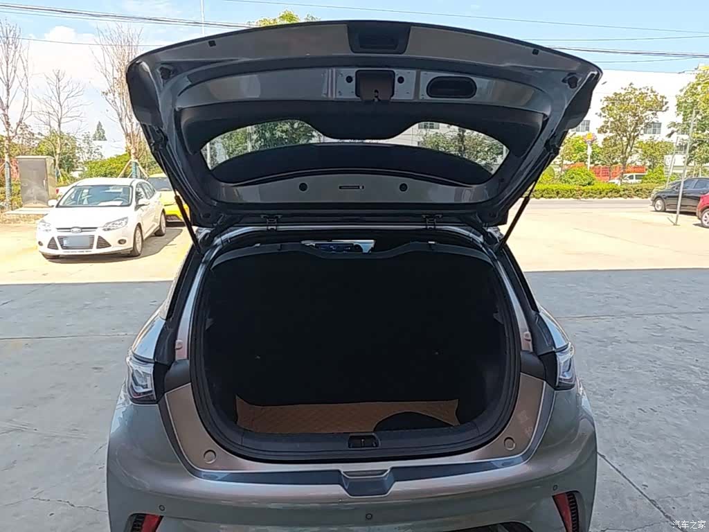 BYD Dolphin, 2023 19