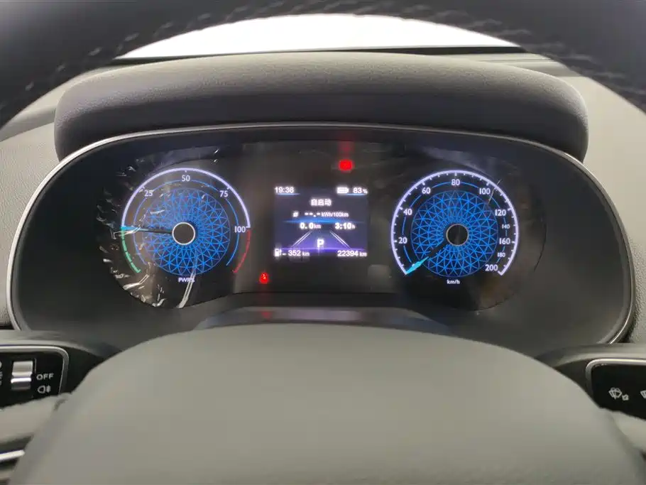 Hongqi E-QM5