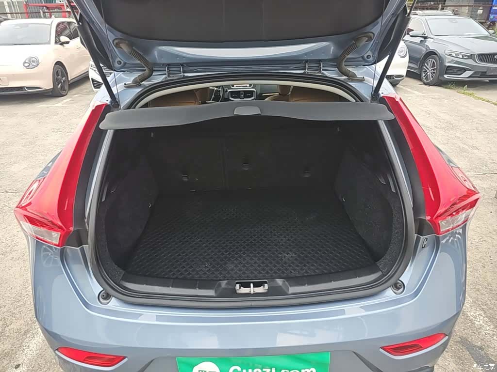 Volvo V40, 2018 19