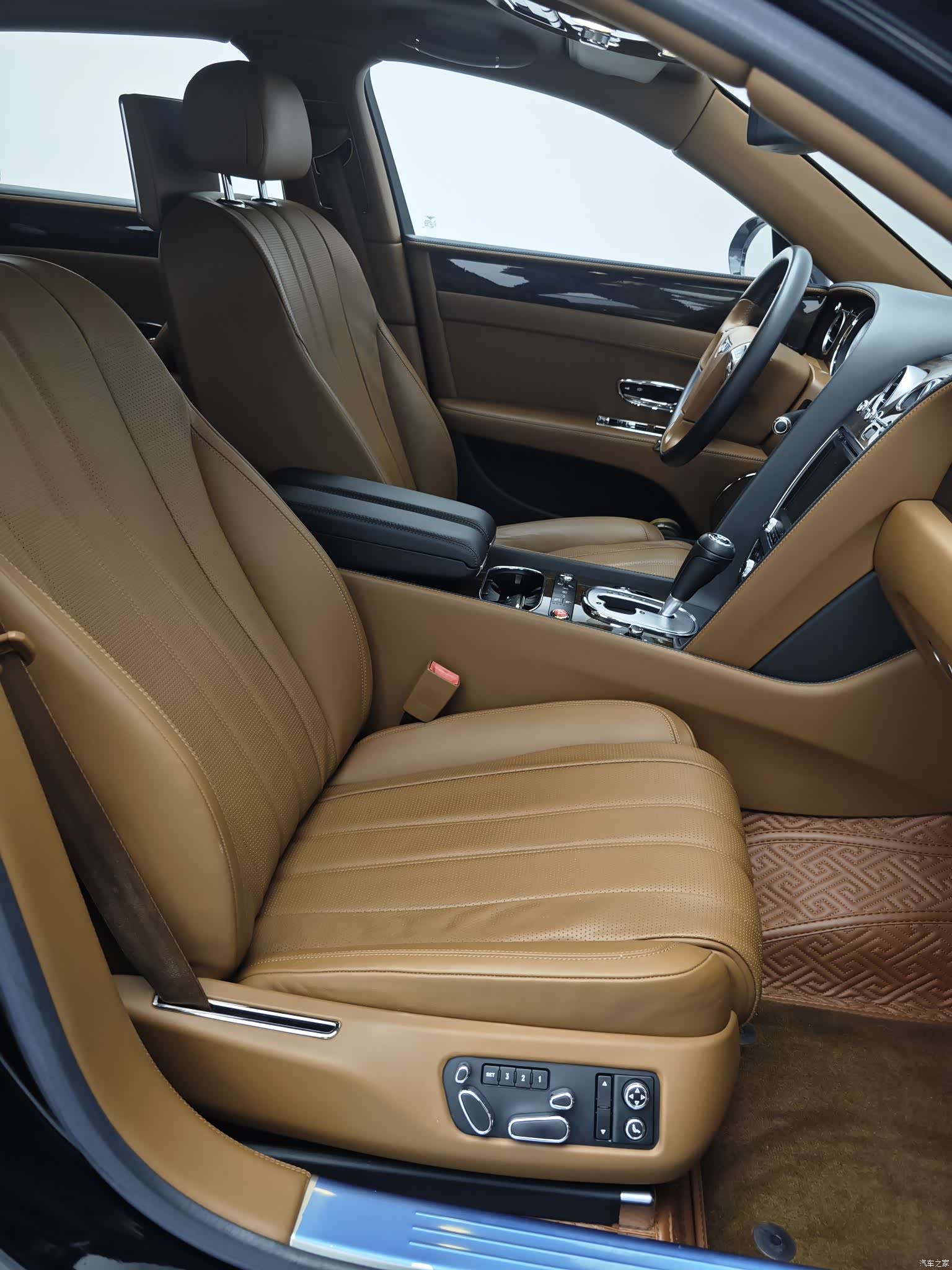 Bentley Flying Spur, 2015 24