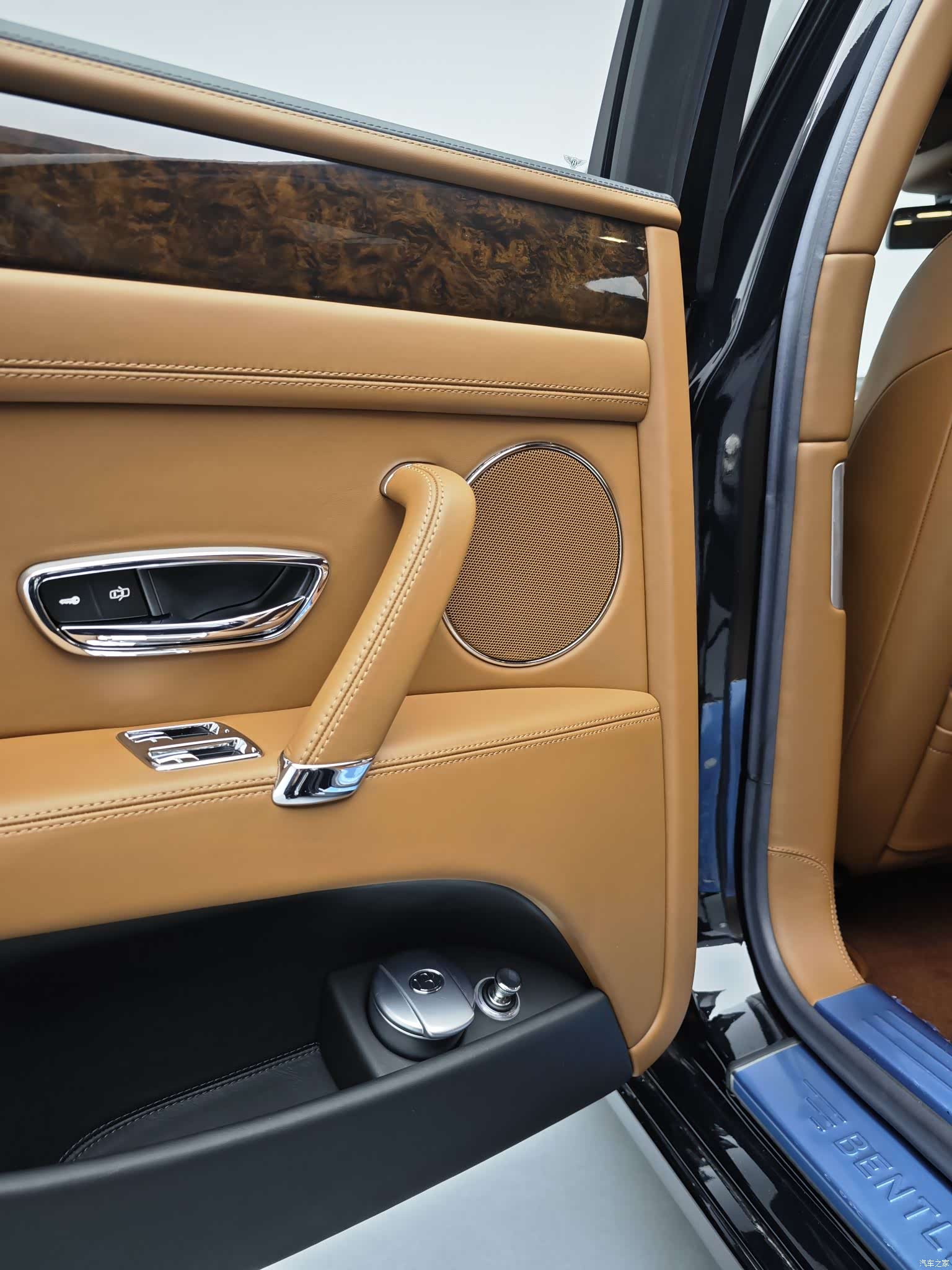 Bentley Flying Spur, 2015 37