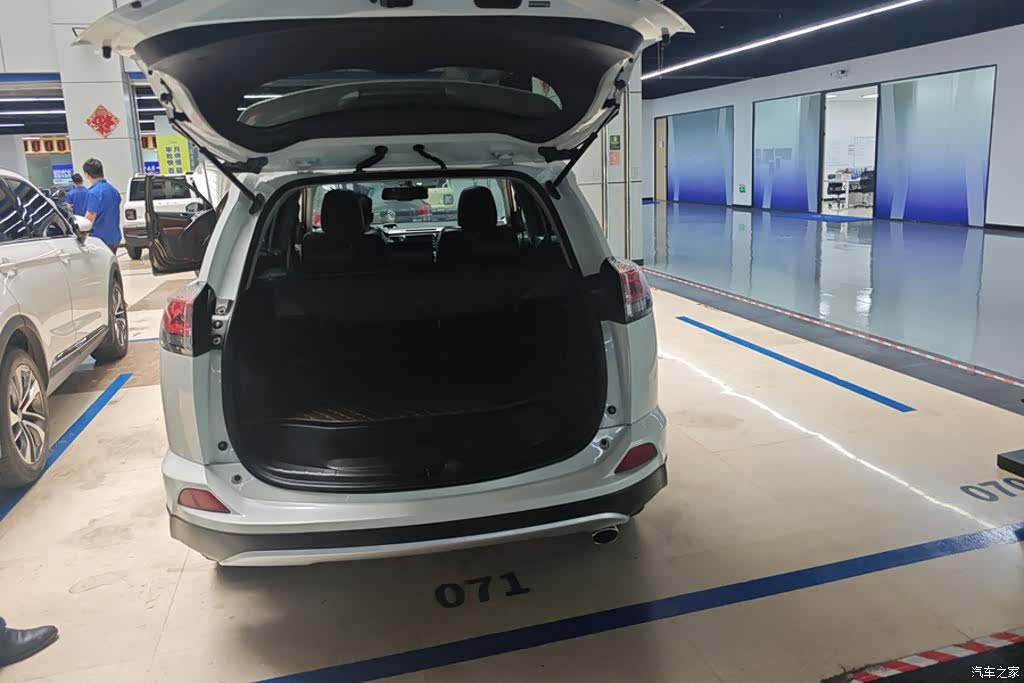 Toyota RAV4, 2017 4