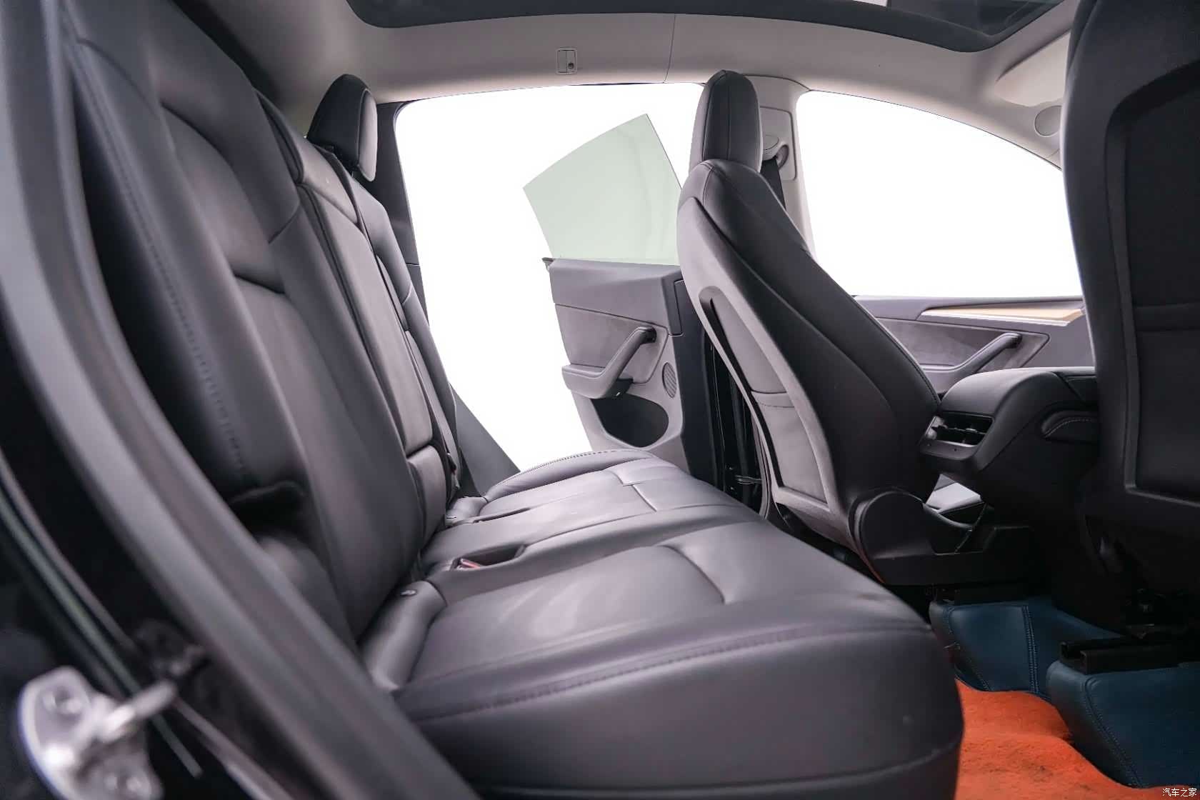 Tesla Model Y, 2022 26