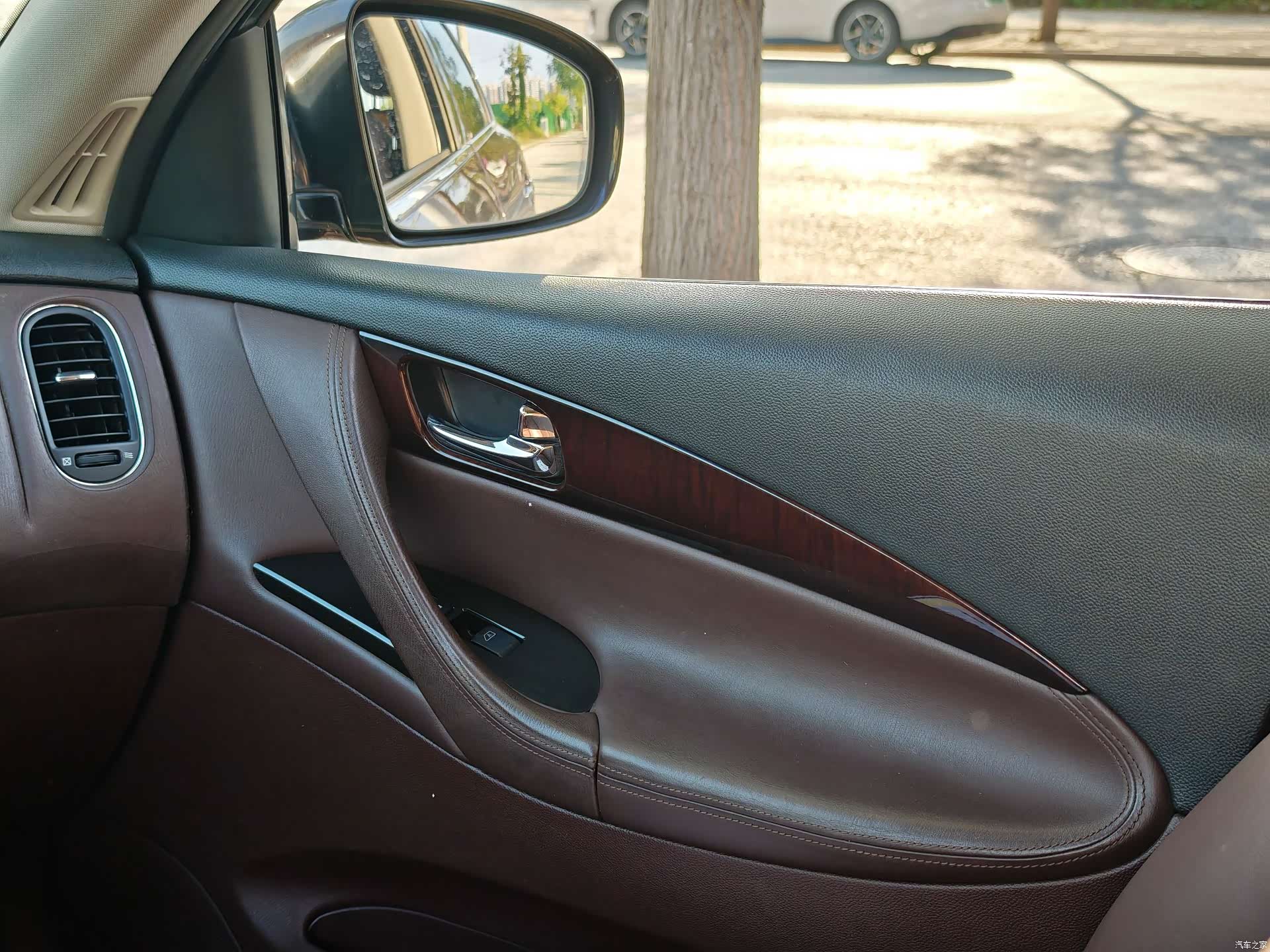 Infiniti EX25, 2012 10