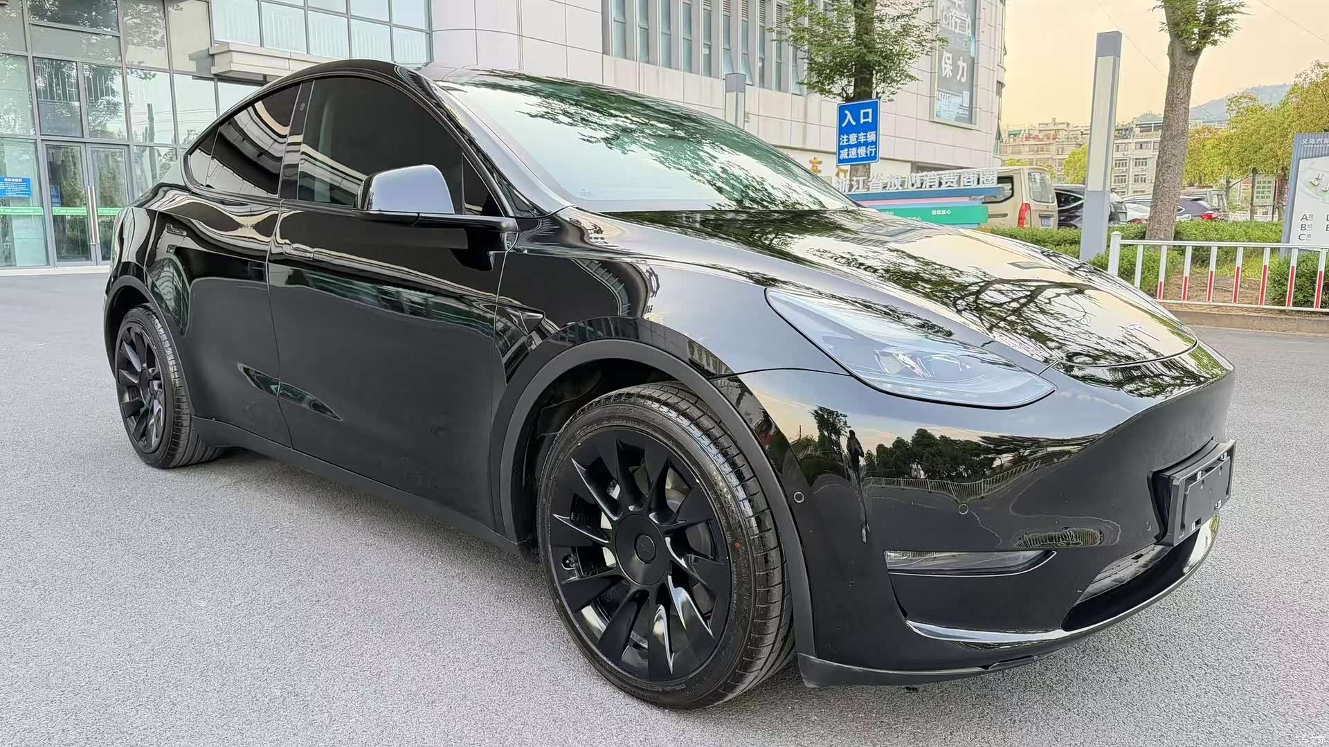 Tesla Model Y, 2021 3