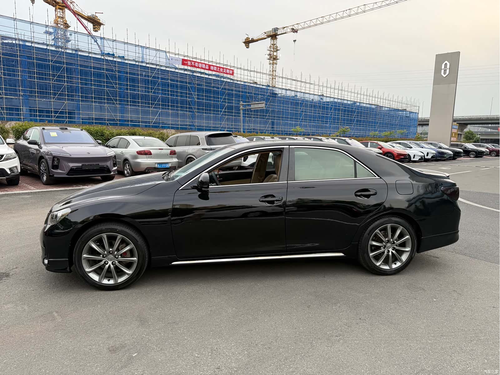 Toyota 2.5V, 2013 3