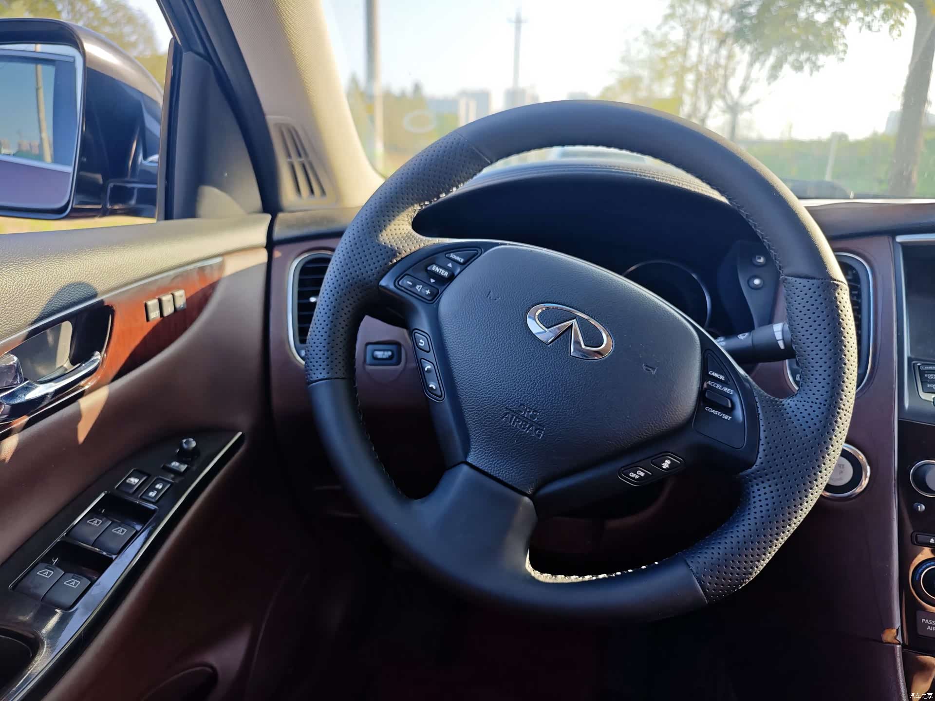 Infiniti EX25, 2012 8