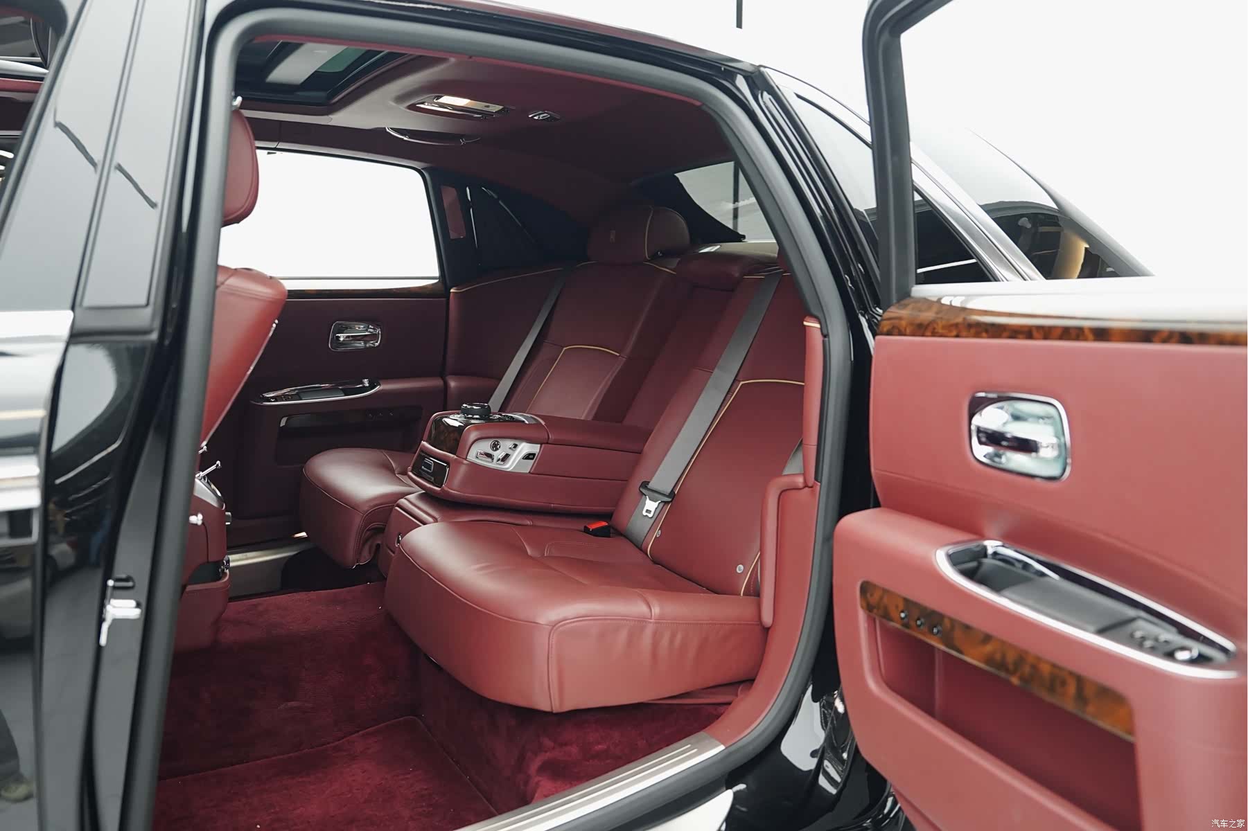 Rolls-Royce Ghost, 2015 8