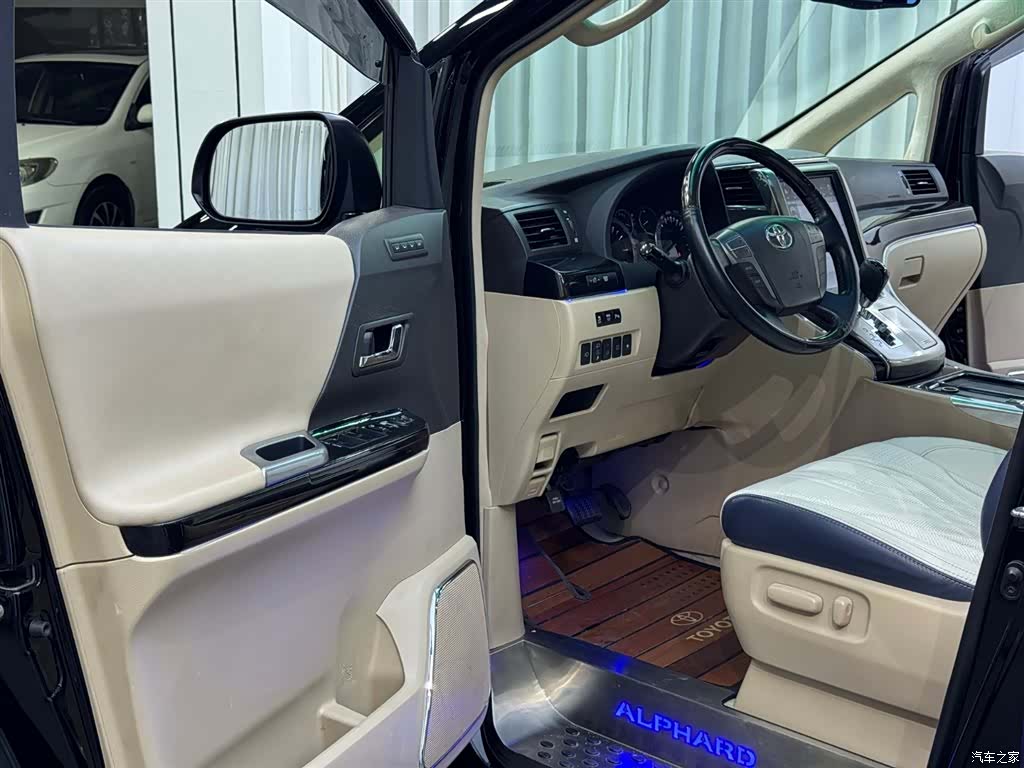 Toyota Alphard, 2015 4