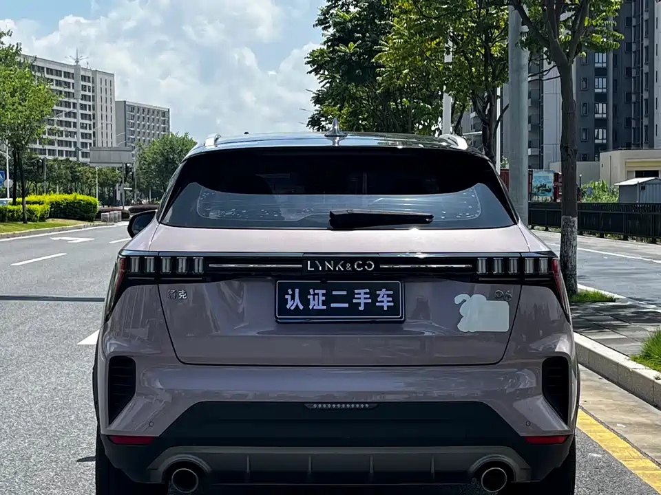 Lynk & Co 06