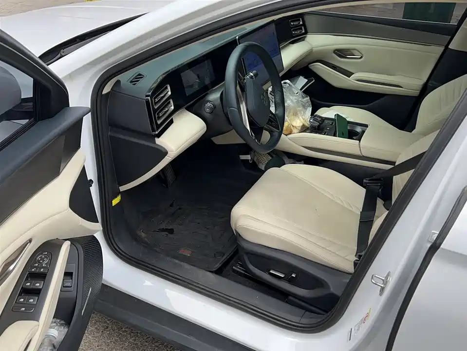 BYD Qin L BYD Qin L