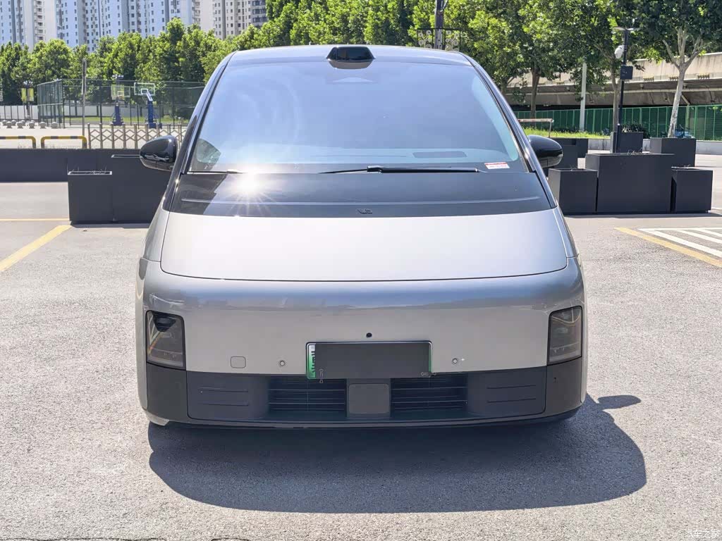 Li Auto MEGA, 2024 21