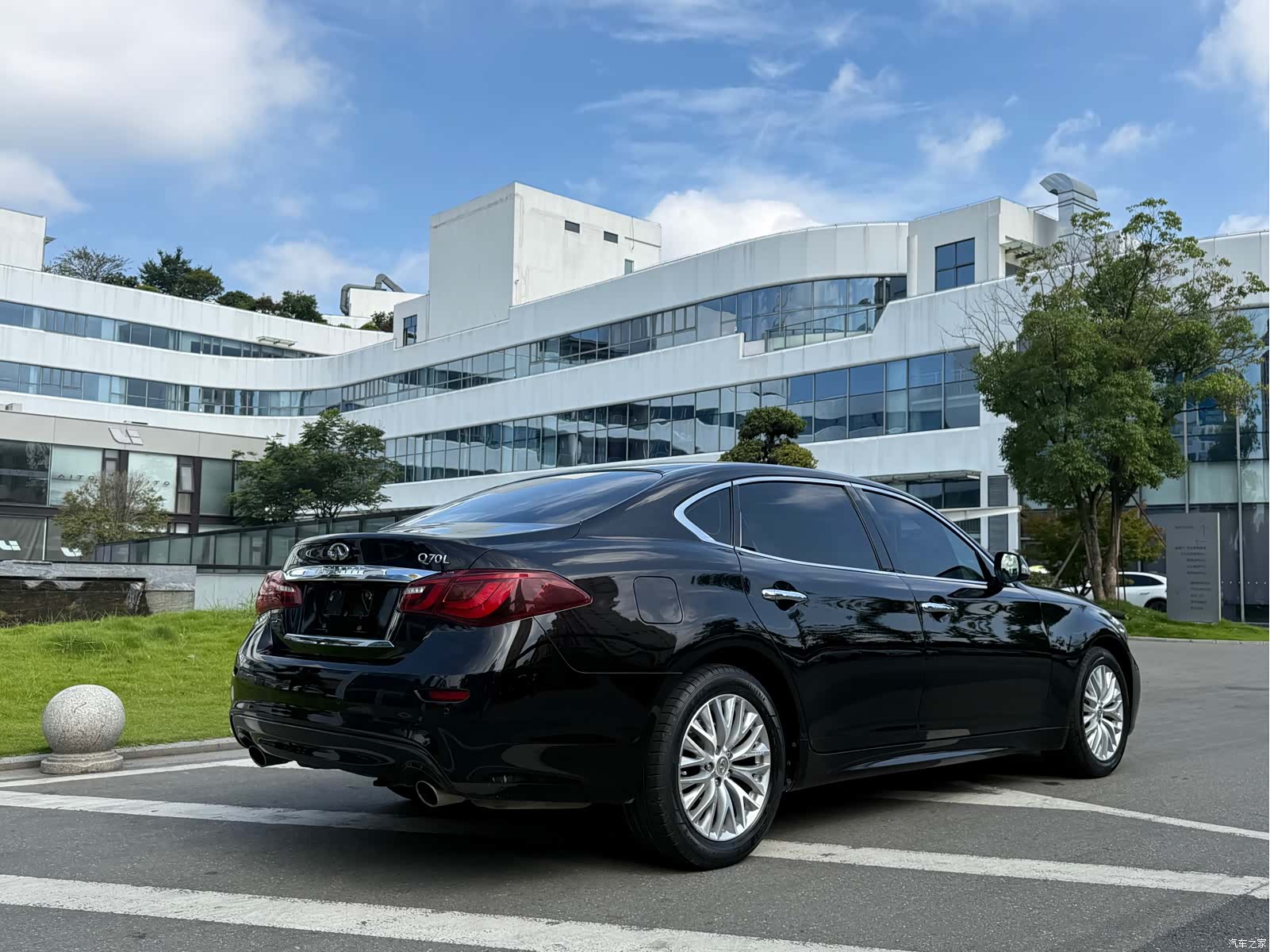 Infiniti Q70, 2015 4