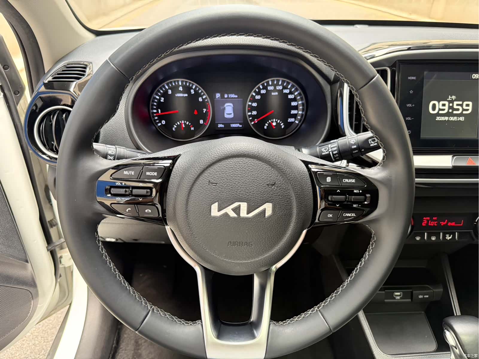 Kia KX1, 2022 11