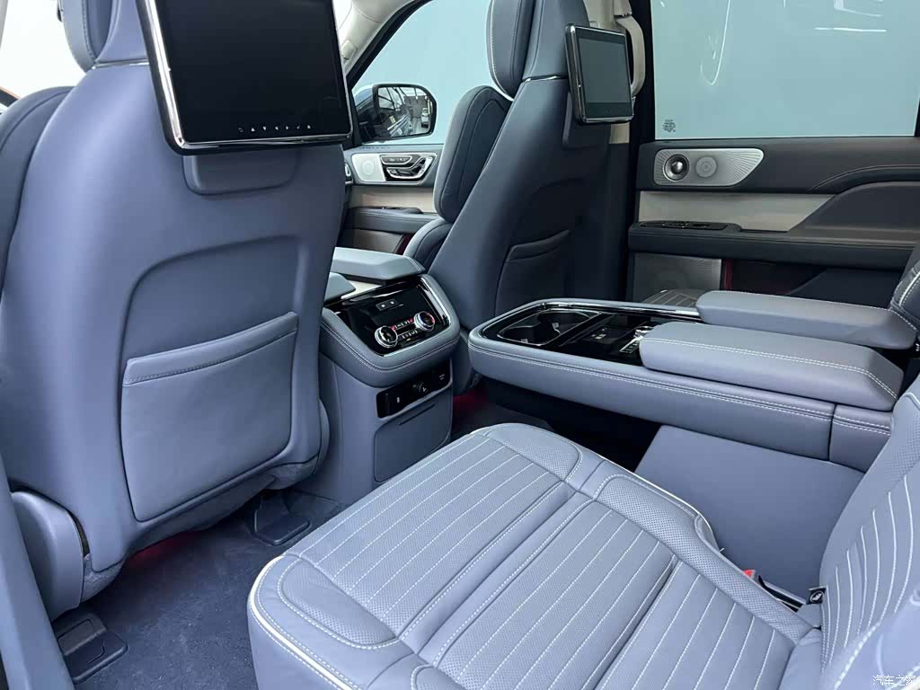 Lincoln Navigator, 2019 19