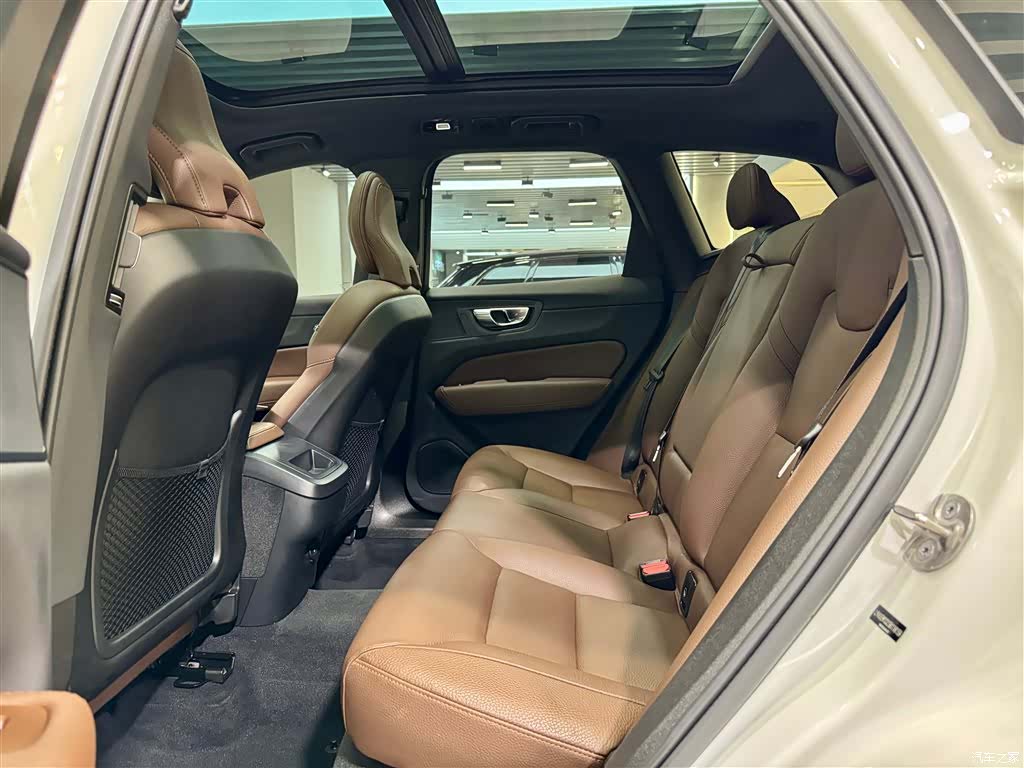 Volvo XC60, 2025 25