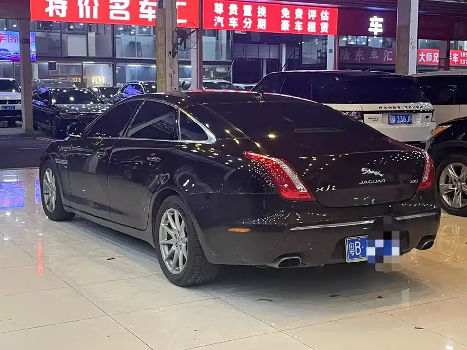 Jaguar XJ Jaguar XJ