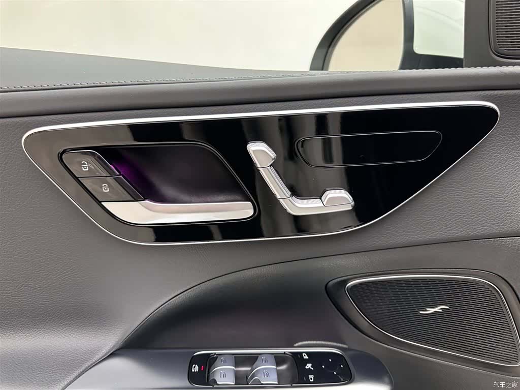 Mercedes-Benz C-Class, 2024 15