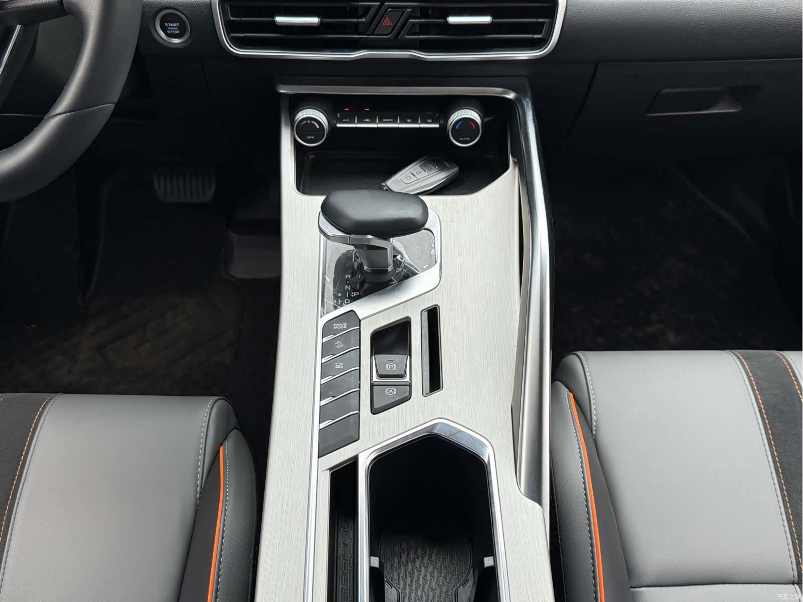 Geely Coolray, 2024 16