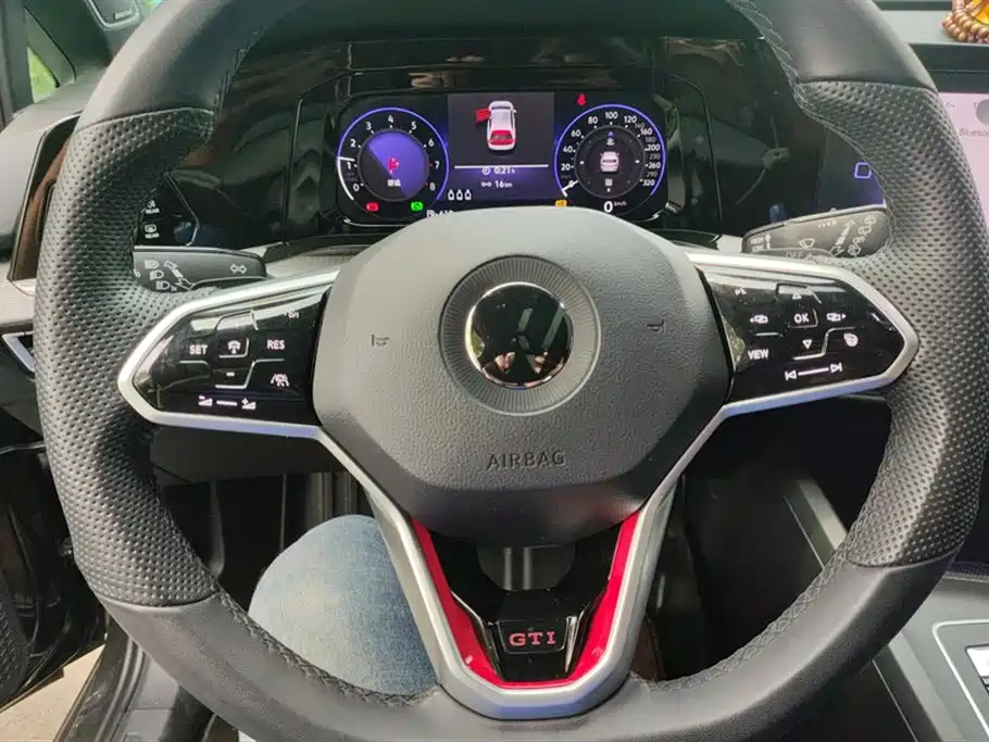 Volkswagen Golf GTI