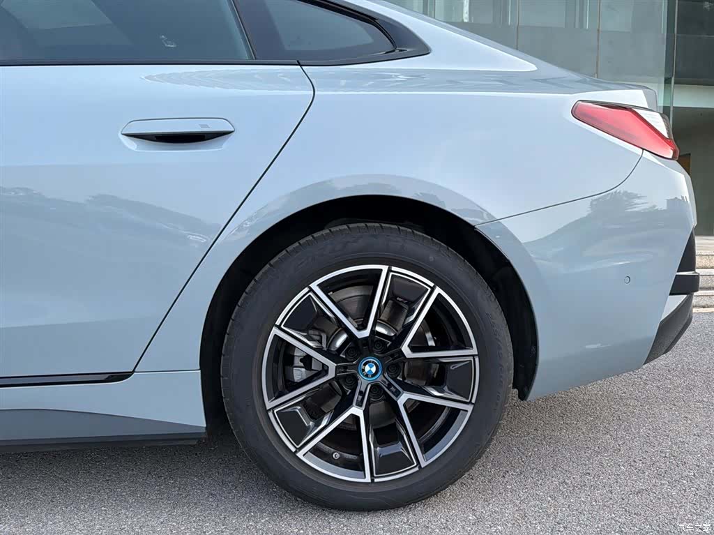 BMW i4, 2025 7