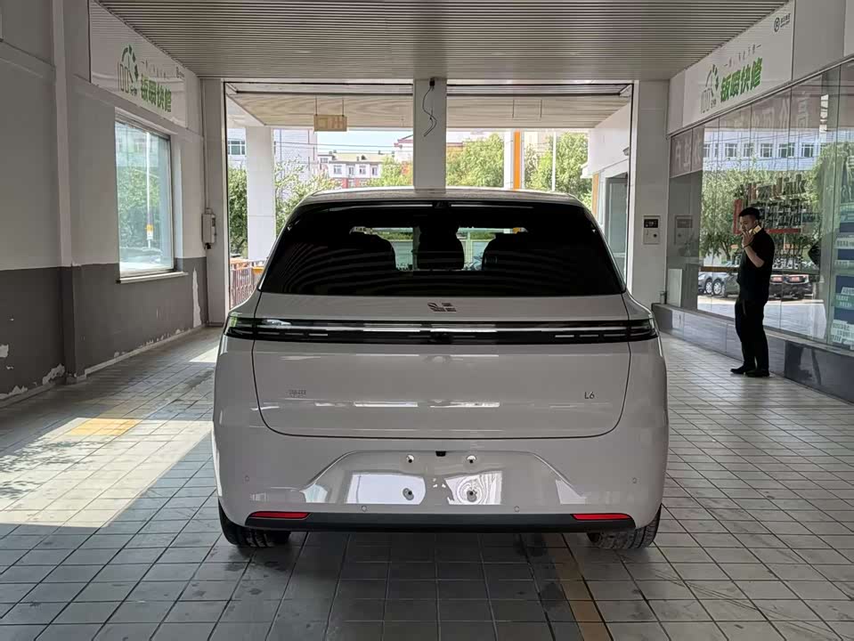 Li Auto Ideal L6