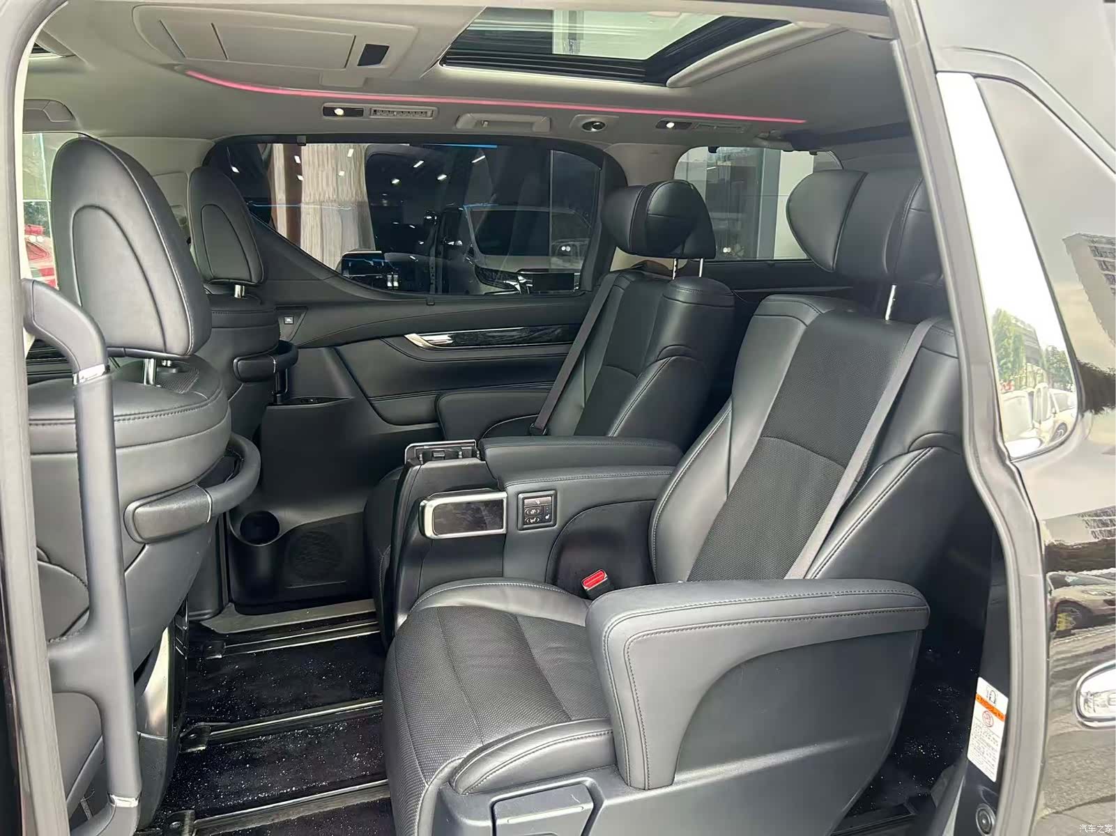 Toyota Vellfire, 2020 12
