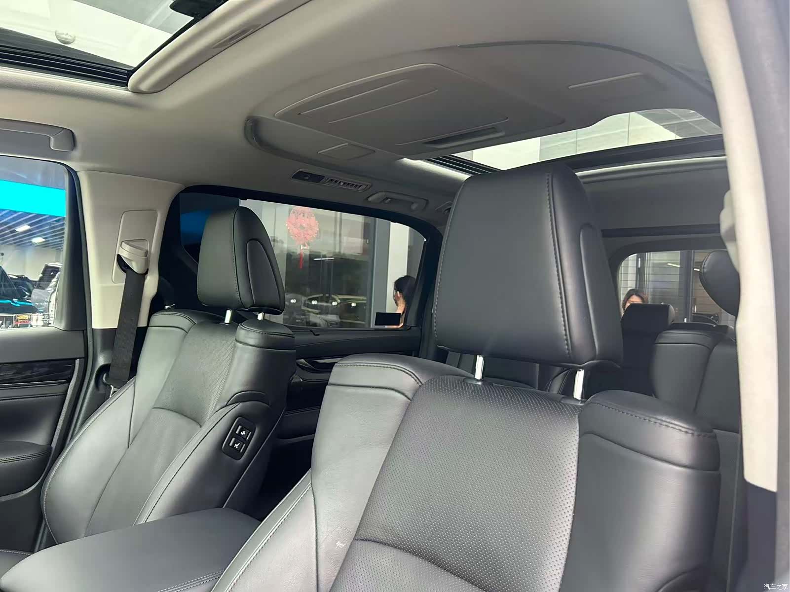 Toyota Vellfire, 2020 10