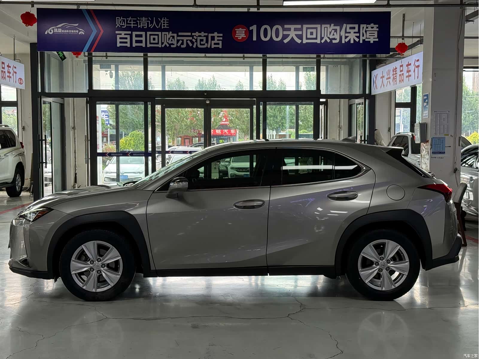 Lexus UX, 2021 4