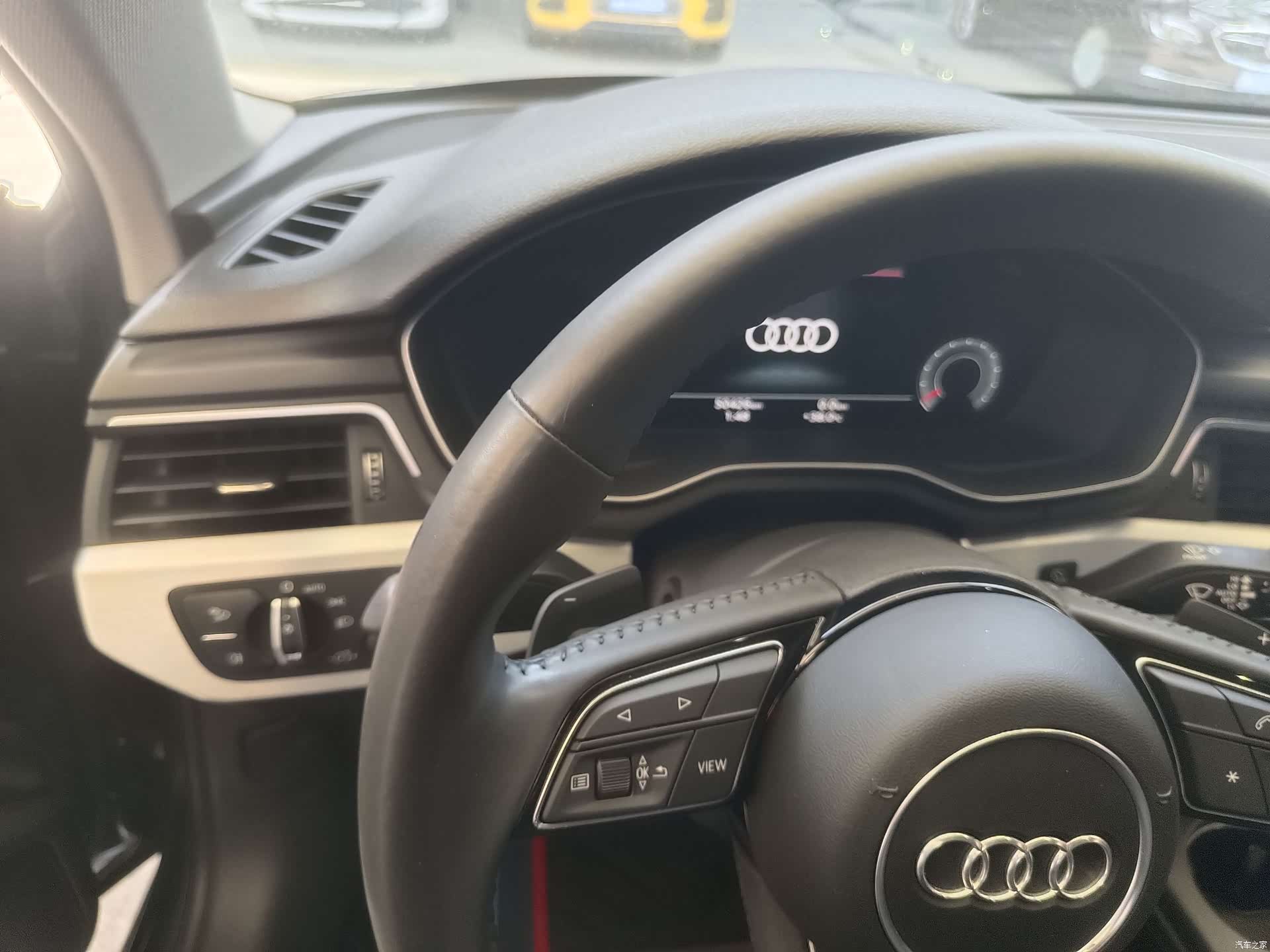 Audi A4L, 2021 все фото