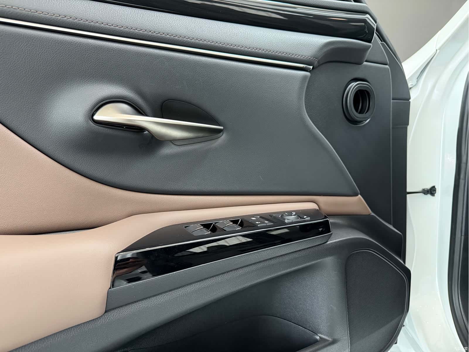 Lexus ES, 2021 14