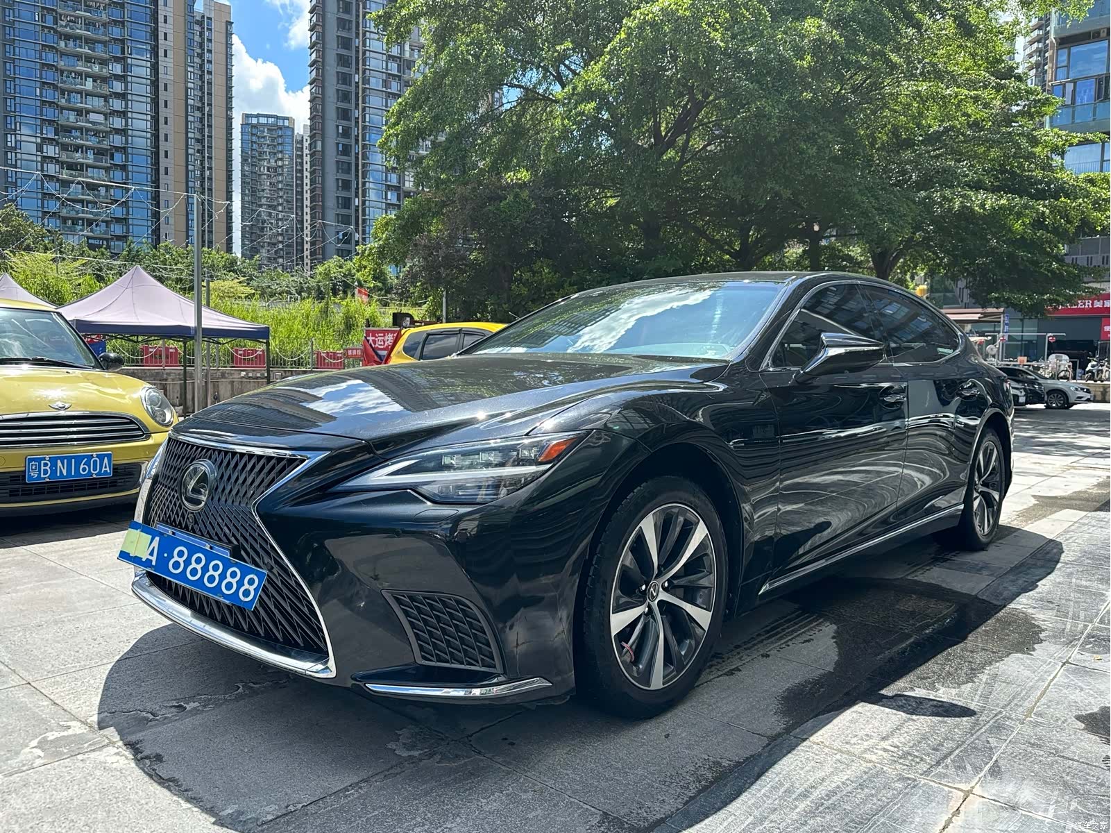 Lexus LS, 2021 1