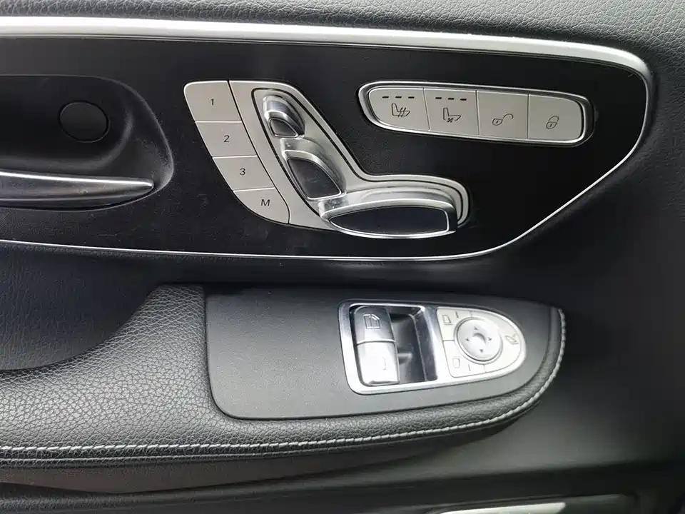 Mercedes-Benz V-class