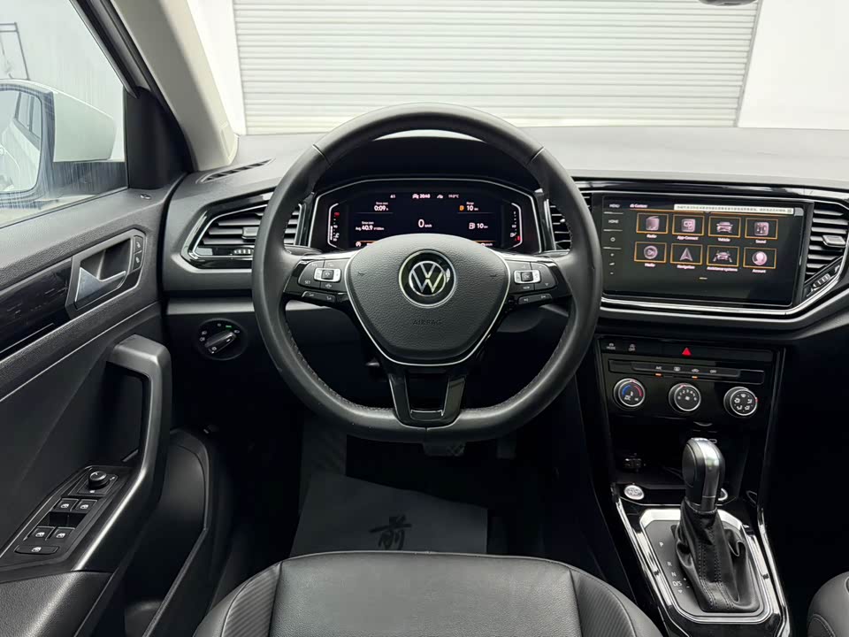 Volkswagen T-ROC exploring Songs