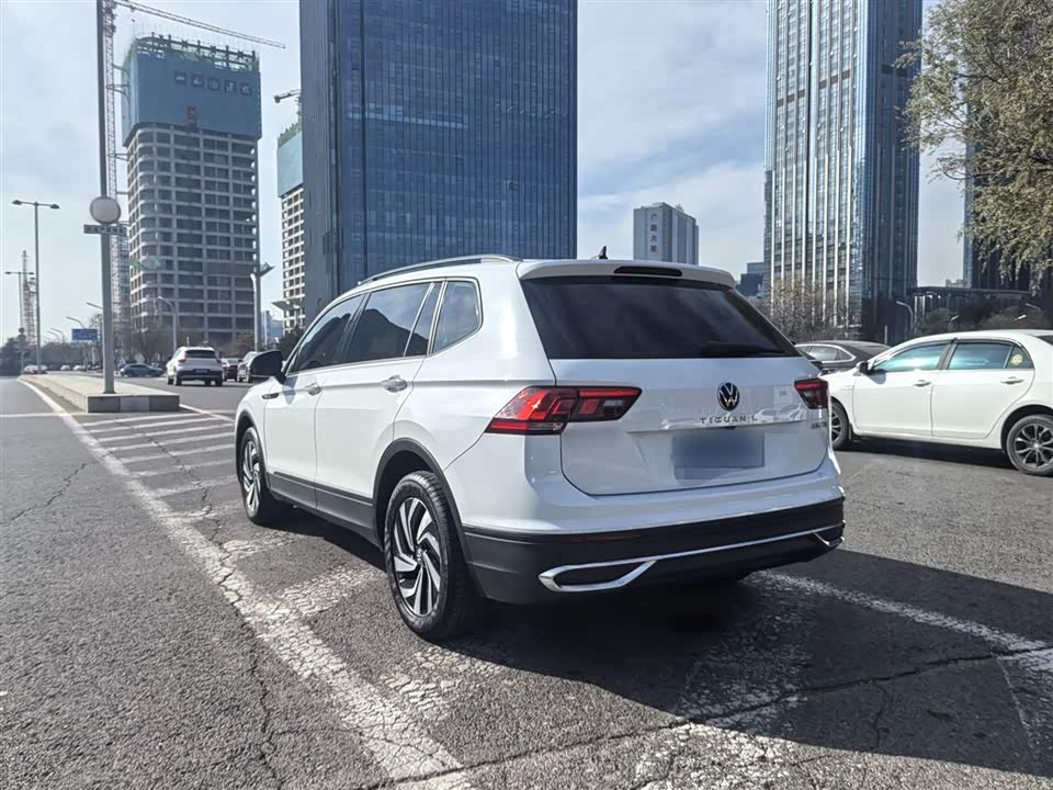 Volkswagen Tiguan L